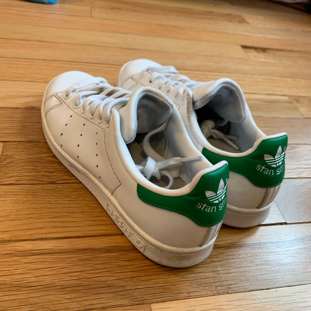 Green adidas Stan smiths